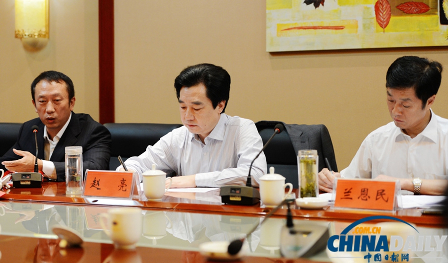 第四屆全國道德模范黃久生回老家受歡迎