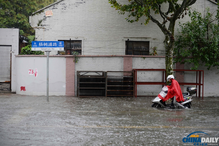 上海：暴雨造成50多條段馬路積水