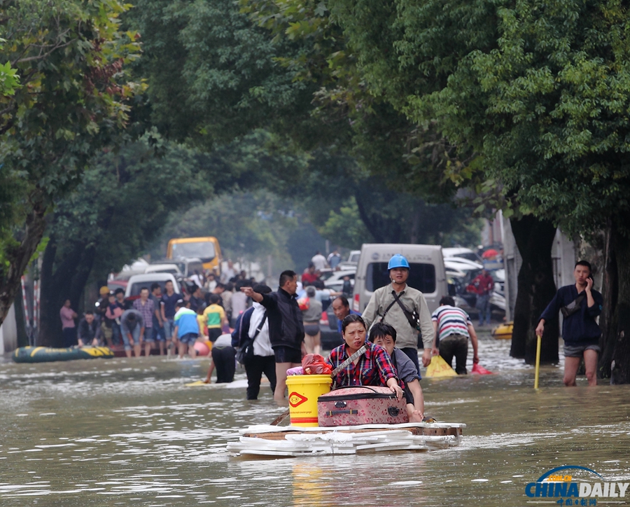 浙江桐鄉(xiāng)：臺風(fēng)“菲特”過境 水災(zāi)嚴(yán)重