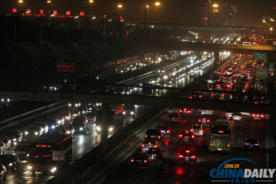 北京：重陽節前夜全路網遭遇“意外暴堵”