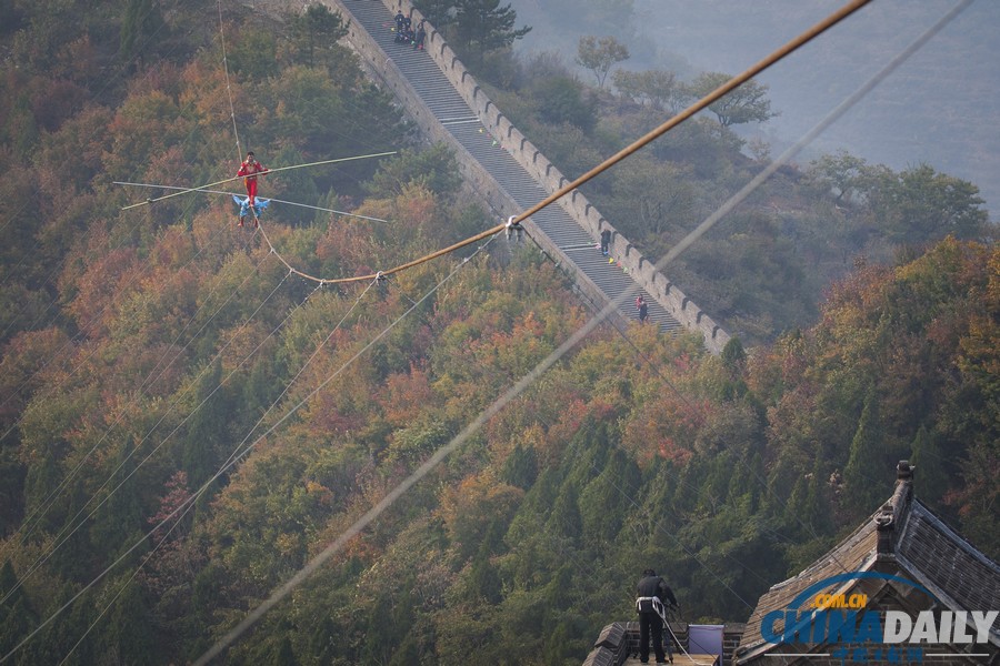 天津薊縣：阿迪力黃崖關成功跨越長城