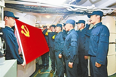 英雄核潛艇，驚濤駭浪寫忠誠