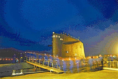 英雄核潛艇，驚濤駭浪寫忠誠