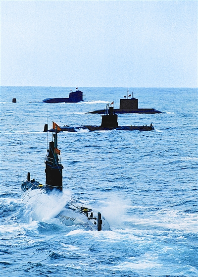 英雄核潛艇，驚濤駭浪寫忠誠