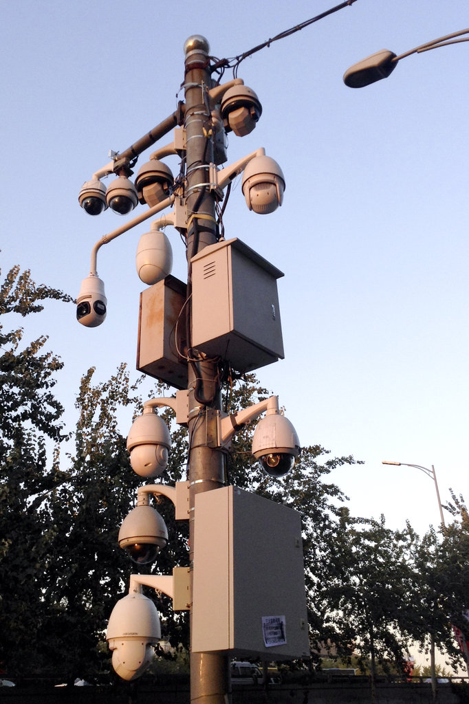 北京上海兩市路段現(xiàn)密集探頭遭調(diào)侃