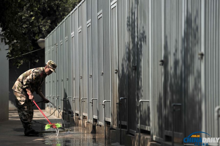 “戰(zhàn)友”的特殊告別:人犬分別的感人瞬間