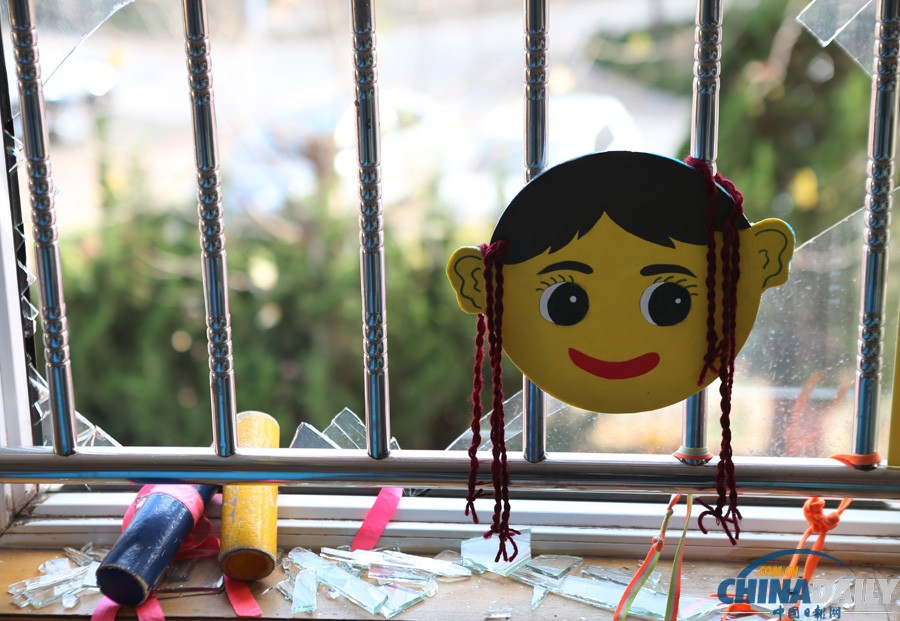 現(xiàn)場直擊：青島爆燃事故受災(zāi)群眾排隊(duì)領(lǐng)餐