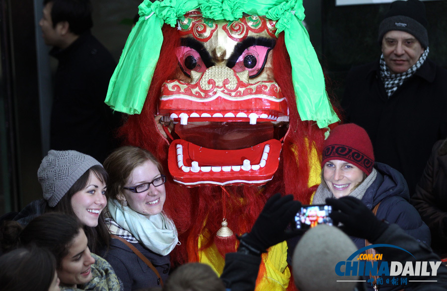 “相聚北京”中外朋友迎新年