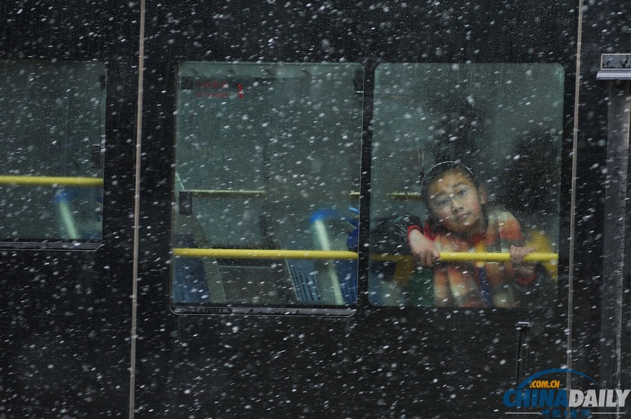 南方持續雨雪第三日 昆明機場延長臨時關閉時間