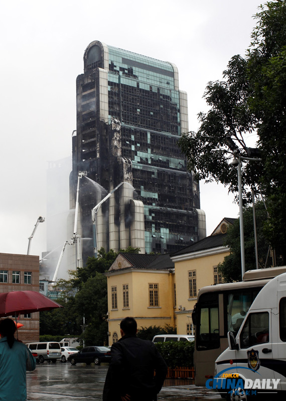 廣州建業大廈大火基本被撲滅 仍存塌樓風險