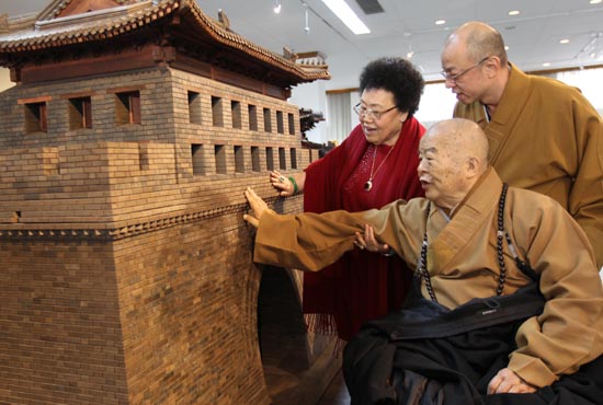 臺(tái)灣星云大師參觀中國(guó)紫檀博物館