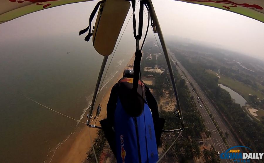 滑翔——王勇駕滑翔翼飛越瓊州海峽
