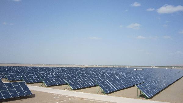 甘肅敦煌市大力開發“太陽光、自然風”，全力打造新能源產業基地