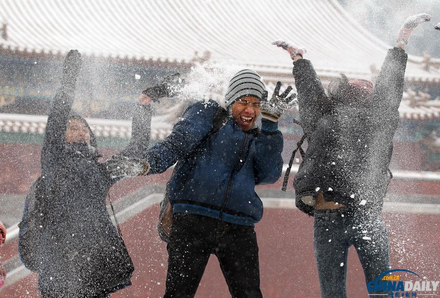 北京初雪路滑多人摔傷 就診骨科醫(yī)院道路擁堵