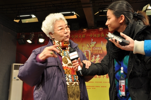 著名電影表演藝術(shù)家迎風踏雪郴州送歡樂(圖)