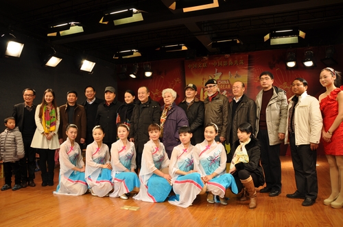 著名電影表演藝術(shù)家迎風踏雪郴州送歡樂(圖)