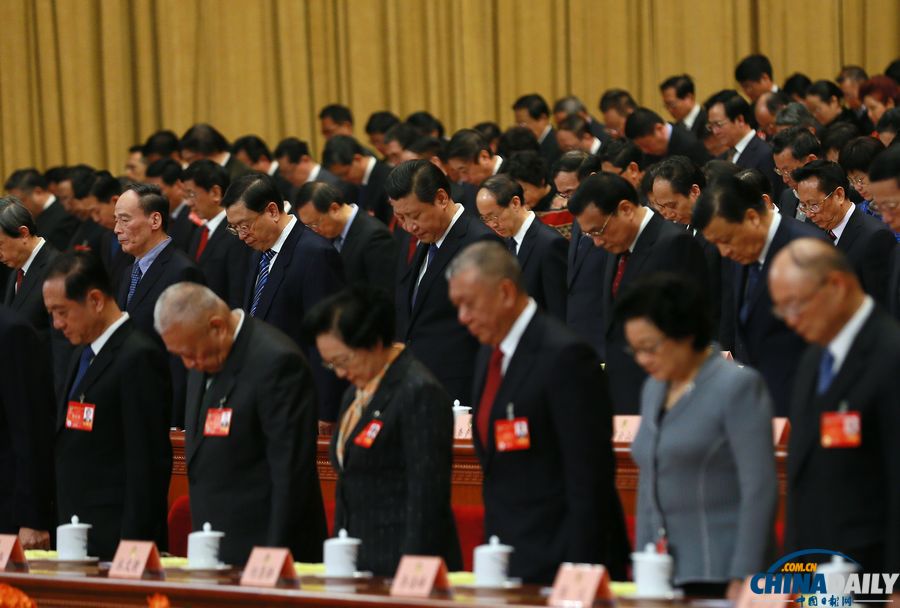 政協開幕會為昆明暴力恐怖事件遇難者默哀