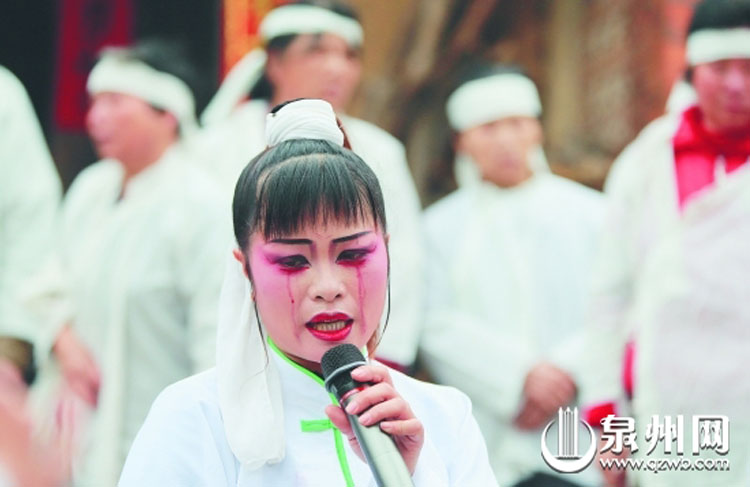福建職業(yè)哭靈女 每月“哭”二十余場收入賽白領(lǐng)
