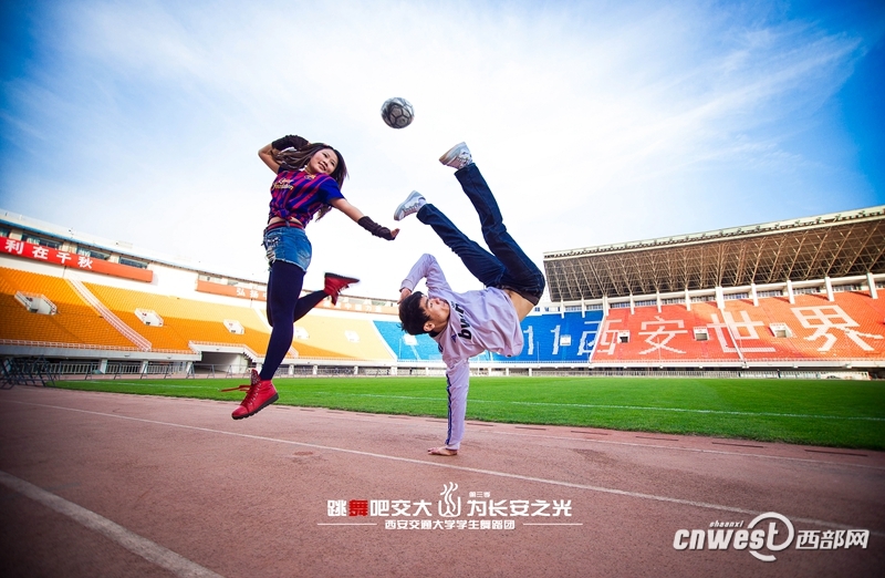 “跳舞吧，交大！”走紅網(wǎng)絡(luò) 高難度動(dòng)作獲網(wǎng)友點(diǎn)贊