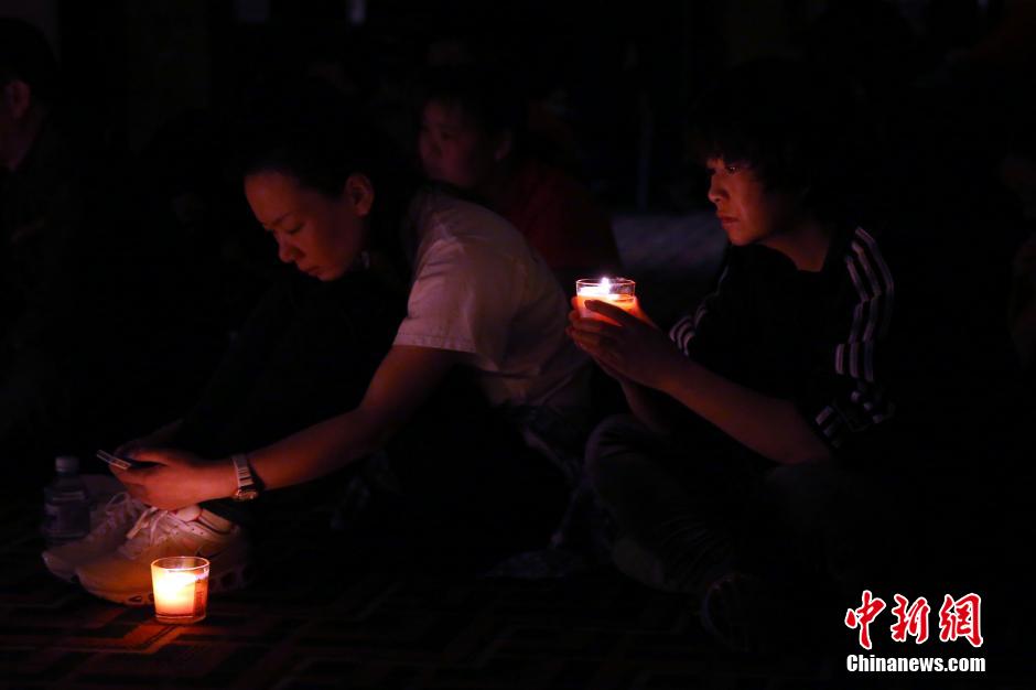MH370航班失聯滿月 在京乘客家屬舉行祈?；顒?/></a></p>

<p>　　4月8日，乘客家屬祈福。當日，馬航MH370航班失聯事件發生滿一個月，失聯乘客家屬在北京麗都飯店舉行祈?；顒?。中新社發韓海丹 攝</p>
</p>
</div>
</div>

<div   class=