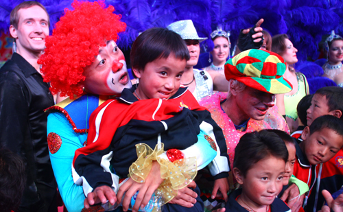 玉樹師生來北京看馬戲過中秋