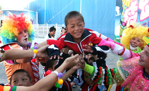玉樹師生來北京看馬戲過中秋