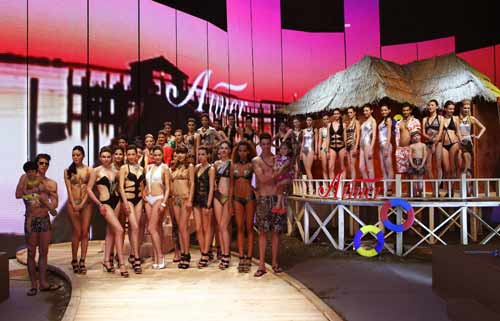 “水之戀”2011愛慕泳裝發布會激情上演