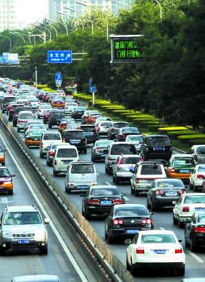 北京周末爆堵持續(xù)近10月 晚高峰持續(xù)4小時