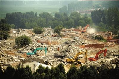 北京懷柔46棟違建別墅群被強拆 一夜變廢墟