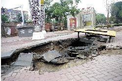 北京降暴雨部分地區(qū)地面塌陷 共測雷擊八千多次