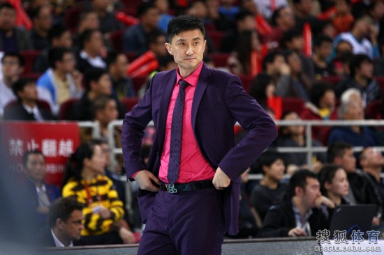 老馬32+8力壓阿聯29+11 北京揭幕戰14分勝廣東