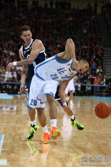 老馬32+8力壓阿聯29+11 北京揭幕戰14分勝廣東