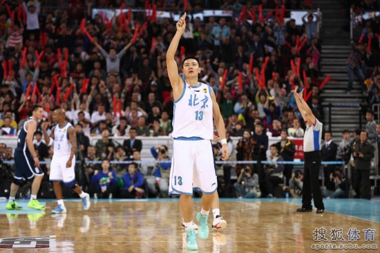 老馬32+8力壓阿聯29+11 北京揭幕戰14分勝廣東