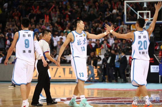 老馬32+8力壓阿聯29+11 北京揭幕戰14分勝廣東