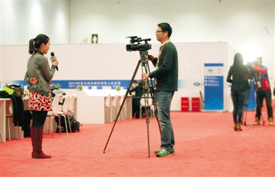 APEC新聞中心現場展示老北京絕活