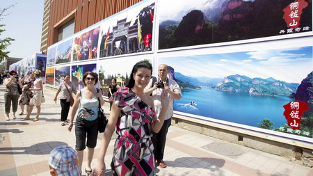 江西風景獨好圖片攝影展在王府井公共藝術大道舉行