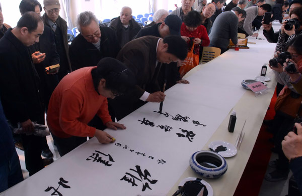 百名藝術(shù)家創(chuàng)作百尺書畫長卷作品“都北雅集”