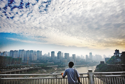 “剛蘇醒的重慶，天空好美”