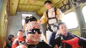 重慶首個跳傘俱樂部開張迎客 跳一次7分鐘要價4880元