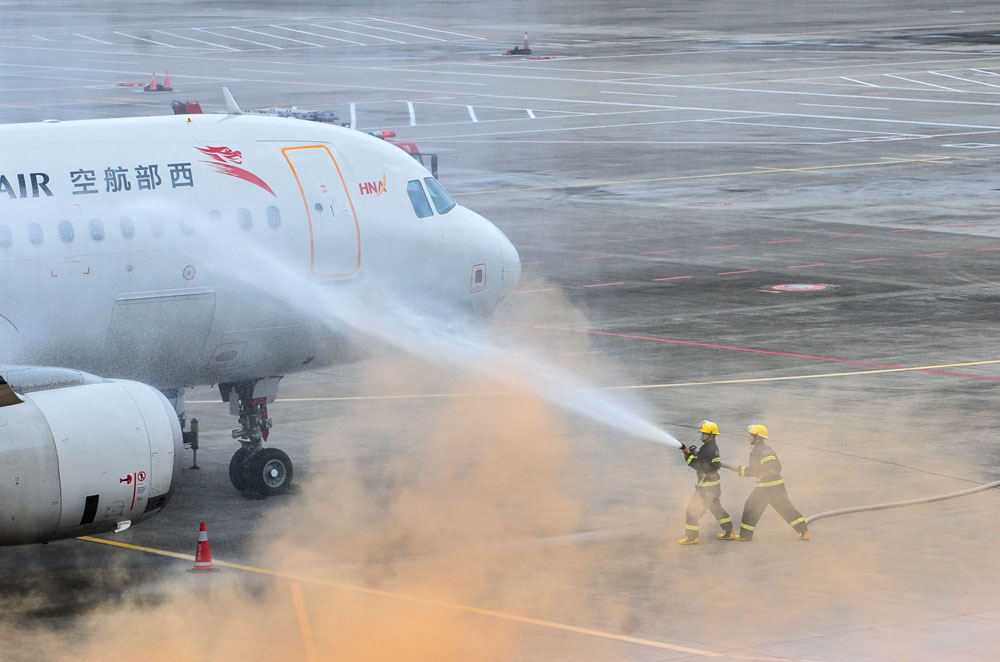 重慶江北國際機場舉行危險品航空運輸泄漏應急處置演練