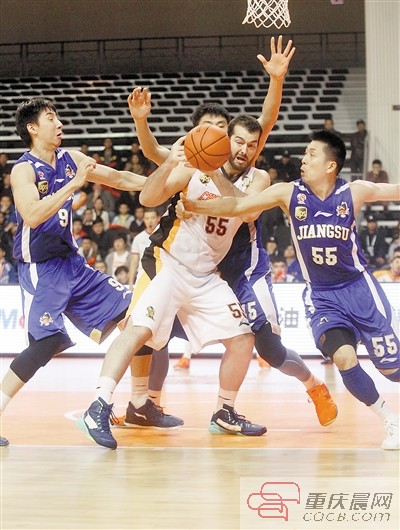 重慶三雄極光隊遭遇37分逆襲 主帥很懊喪(圖)