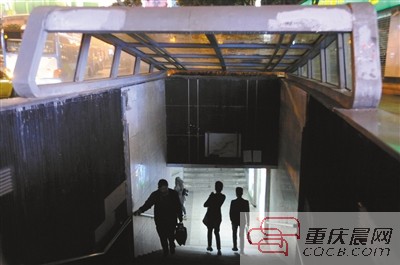 重慶三角碑地下通道夜間關(guān)閉27年 昨晚起不再關(guān)閉