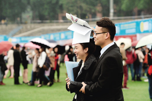 重慶大學生爭當導購員 去迪拜掙土豪的錢