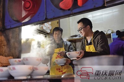 人大畢業年薪40萬 重慶小伙北京辭職回渝學做小面！