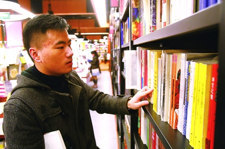 學(xué)霸哪家強(qiáng)?看學(xué)霸到重慶 90后精通2門外語(yǔ)4年游8國(guó)