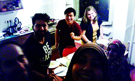 學(xué)霸哪家強(qiáng)?看學(xué)霸到重慶 90后精通2門外語(yǔ)4年游8國(guó)