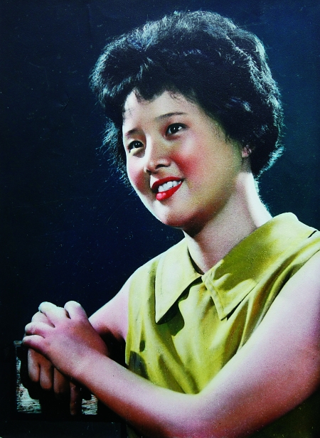 重慶P圖大媽是達(dá)人 黑白照P成彩照全是手工不用電腦