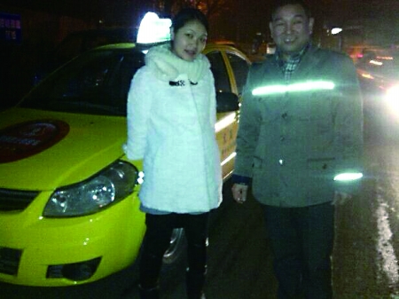 重慶北站北廣場乘客出站遇困難 愛心的哥組隊免費轉(zhuǎn)運