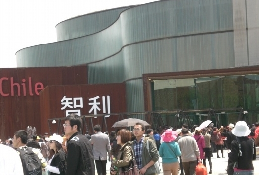 豪華大禮“砸暈”世博會(huì)智利館第一百萬名游客(圖)