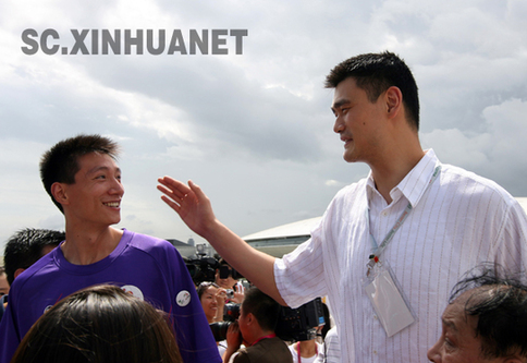 姚明帶百位災區兒童同游世博